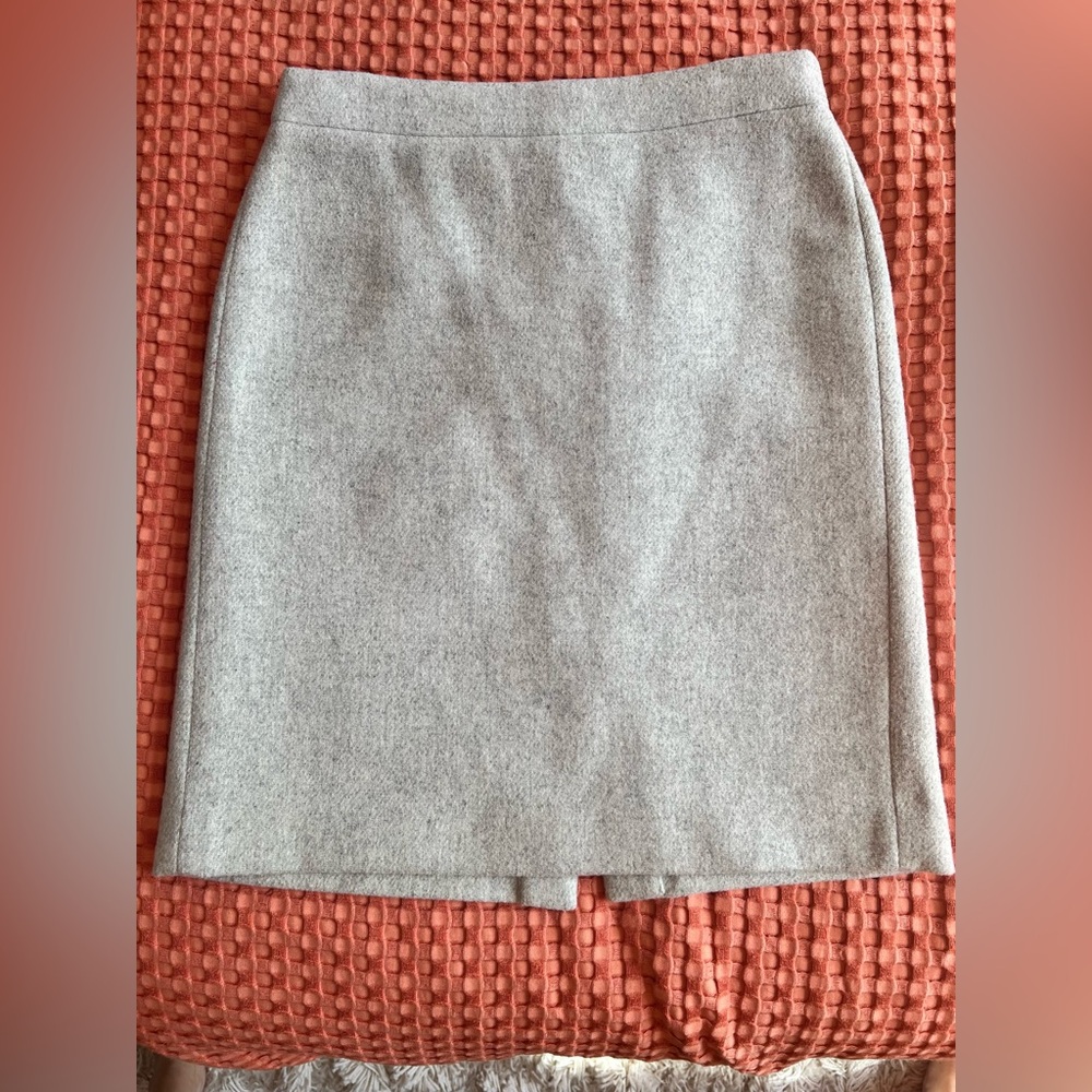 J. Crew elegant gray wool pencil skirt. NWOT.